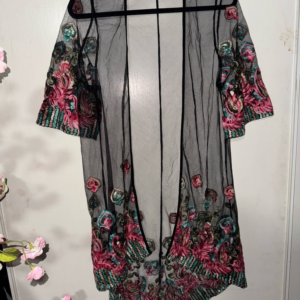 Mechant Sheer Embroidered Kimono Size small - Picture 4 of 9